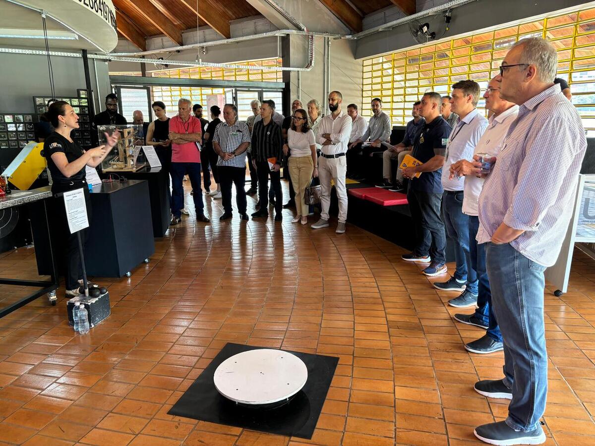 O prefeito e a equipe de secretariado conheceram os espaços voltados a ciência e tecnologia, após a reunião semanal