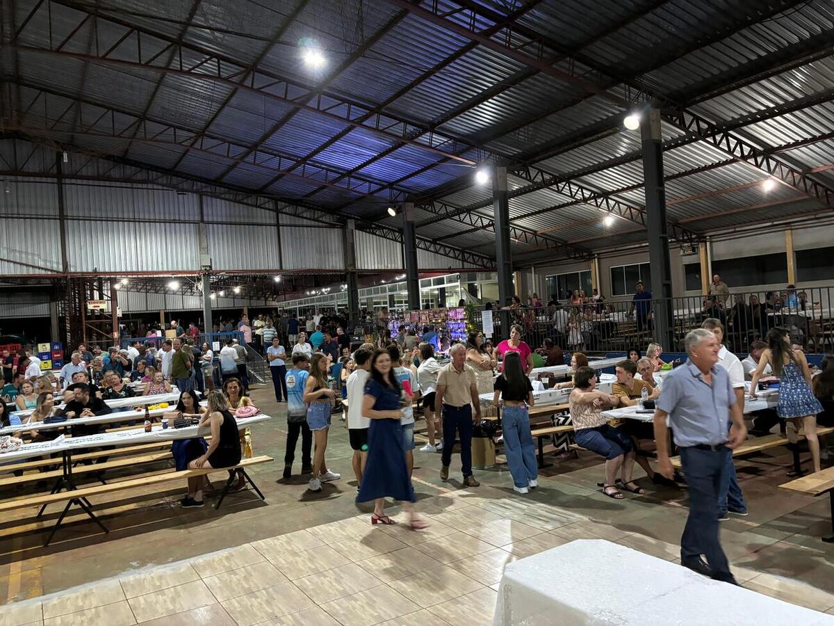 Escola Municipal Miguel Dewes e Escola Estadual do Campo de Dez de Maio foram fundadas antes mesmo da emancipação política de Toledo