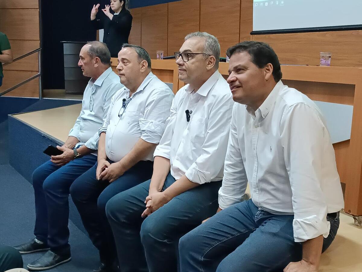 Foi autorizada uma emenda para aquisição de três viaturas para Patrulha Rural e mais R$ 10 milhões para recuperação do aeroporto