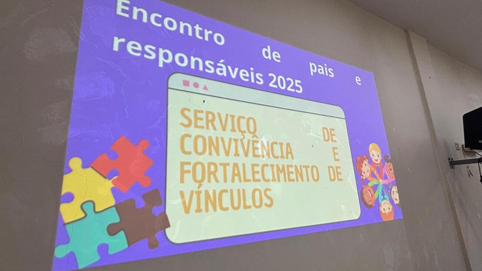 Prefeito Mario Costenaro e vice Lucio De Marchi acompanharam o trabalho que busca melhorar o vínculo entre equipes e famílias atendidas pelo setor (Crédito: Márcio Pimentel)