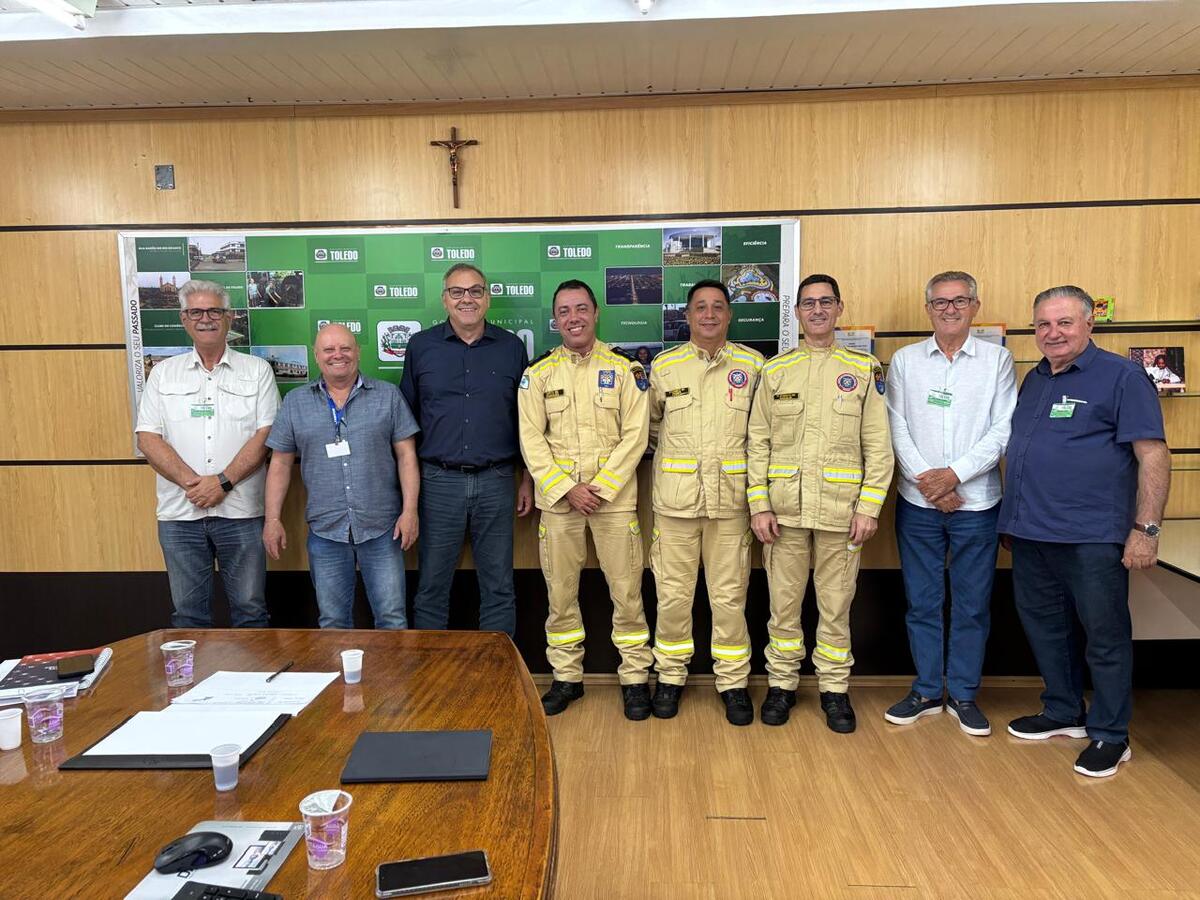 Integrantes da corporação apresentaram demandas, na última sexta (21), na Sala de Reuniões do Gabinete do Prefeito, a representantes da administração municipal
