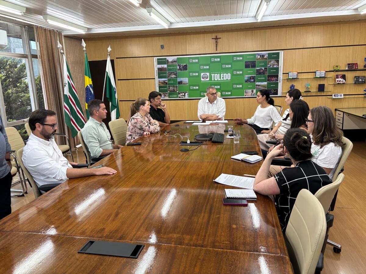 Participaram da reunião com o prefeito, o reitor, a vice-reitora, superintendentes e diretores da universidade