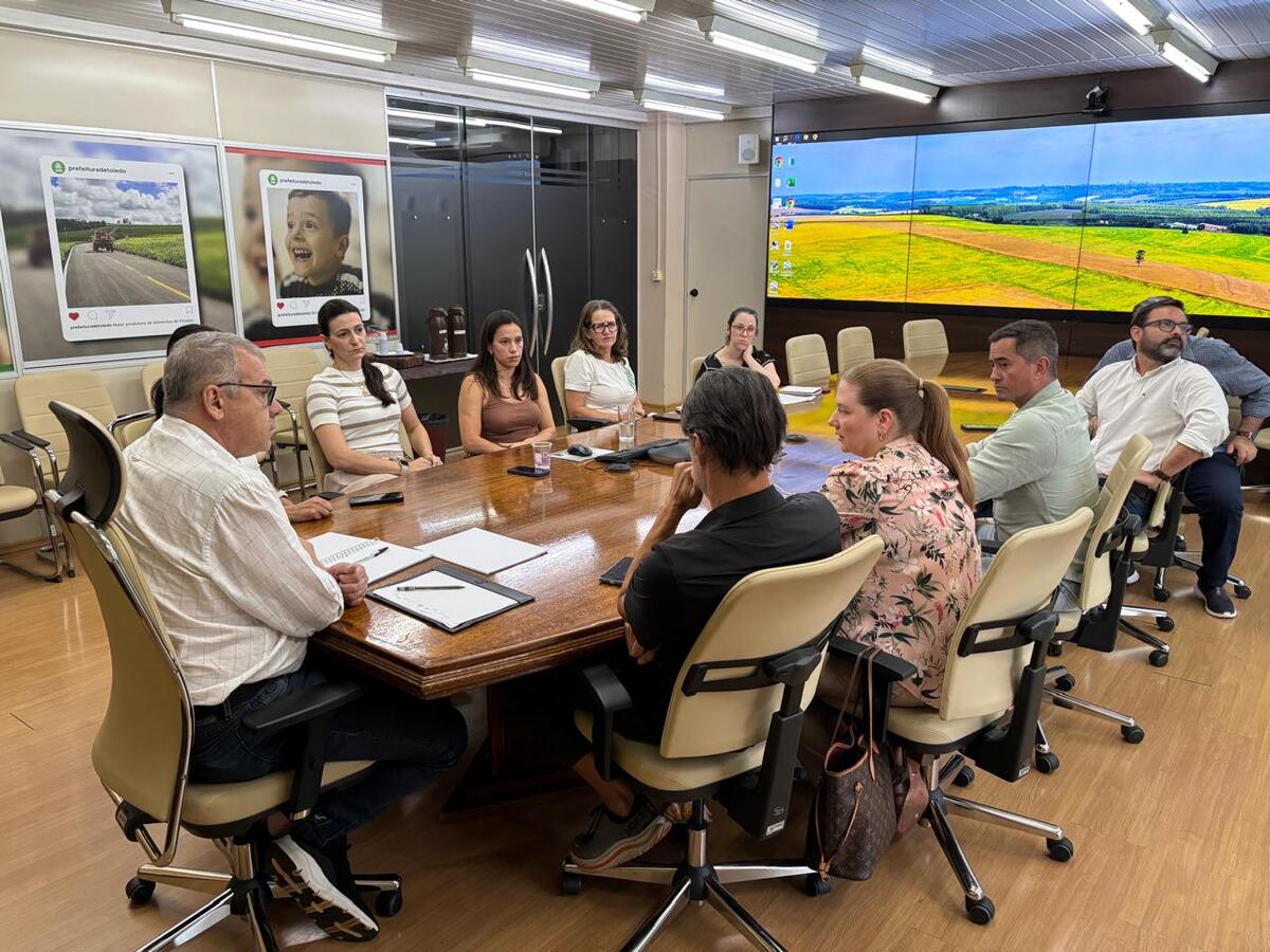 Participaram da reunião com o prefeito, o reitor, a vice-reitora, superintendentes e diretores da universidade