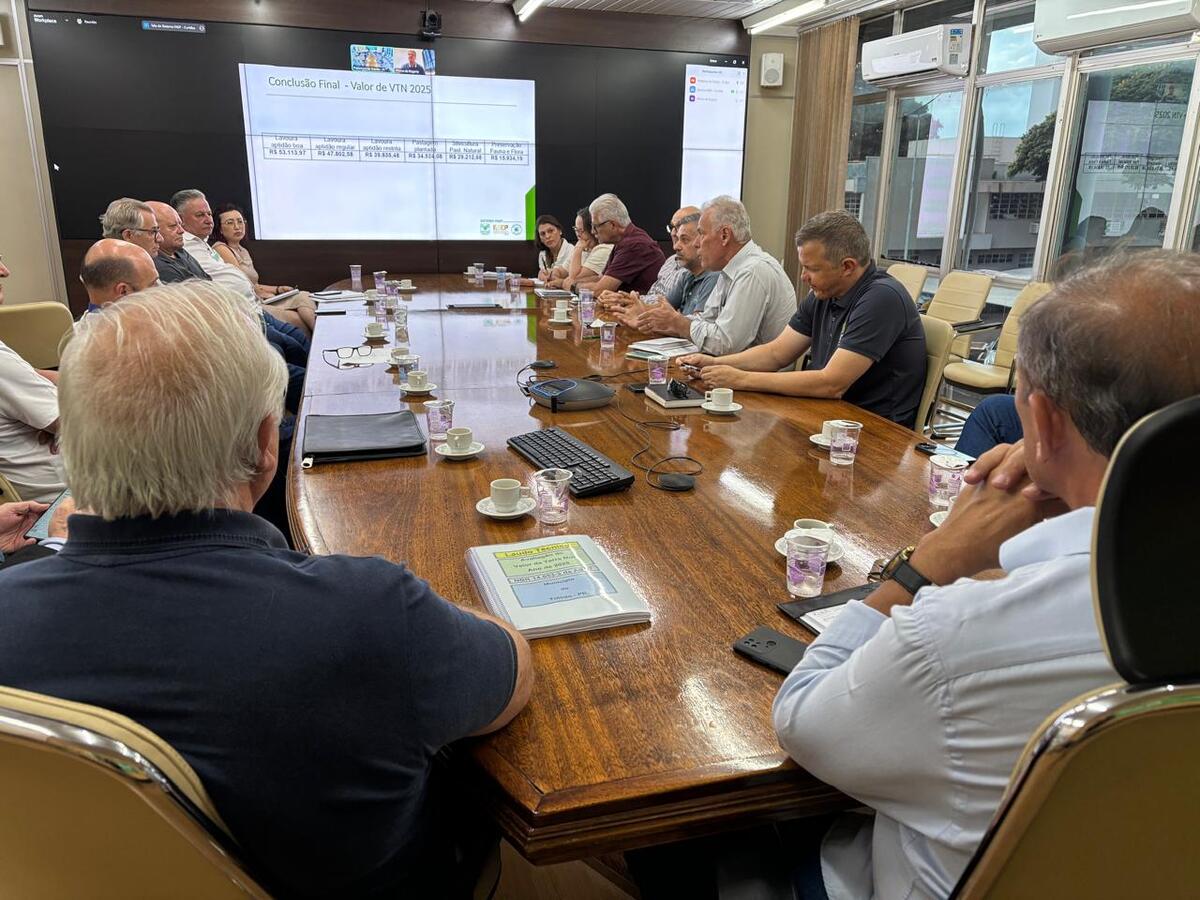Valor da terra nua foi tema de reunião promovida na tarde desta quarta-feira (12) pela Deseco com associações agropecuárias e trabalhistas do município