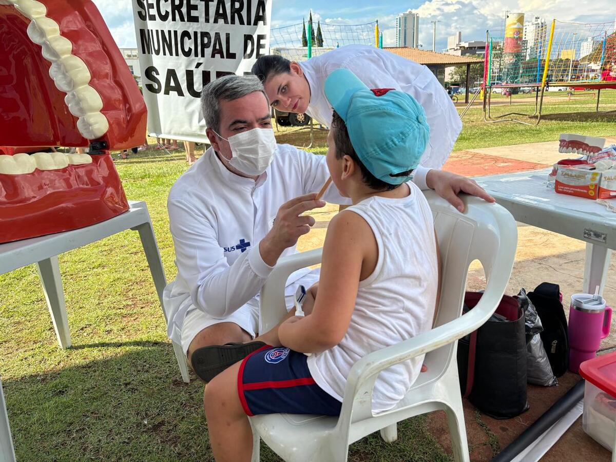 Profissionais da Saúde Bucal fizeram avaliações das condições bucais dos visitantes e deram orientações quanto ao acesso aos serviços