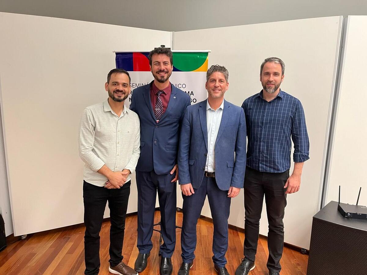 Representantes de Toledo foram para Porto Alegre a fim de participar do Seminário Técnico Regional do Sistema Nacional de Emprego (SINE)