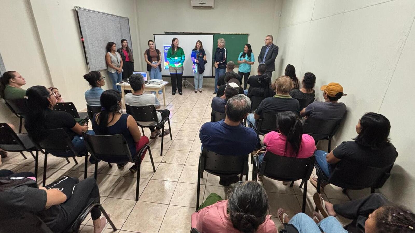 Encontro realizado na noite de quarta-feira (23) serviu também para apresentar a equipe da Secretaria de Assistência Social