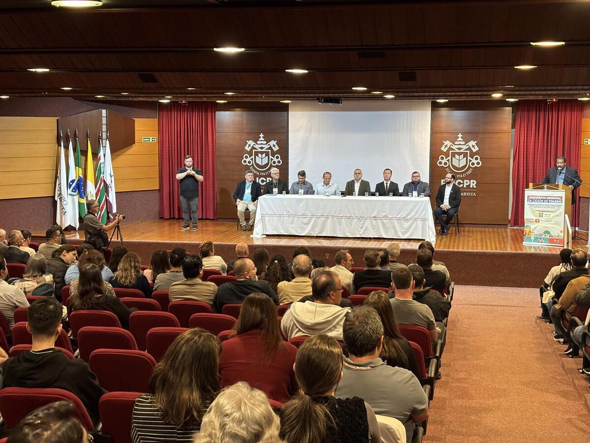 Foi realizada palestra sobre planejamento urbano, em cerimônia com diversas autoridades municipais