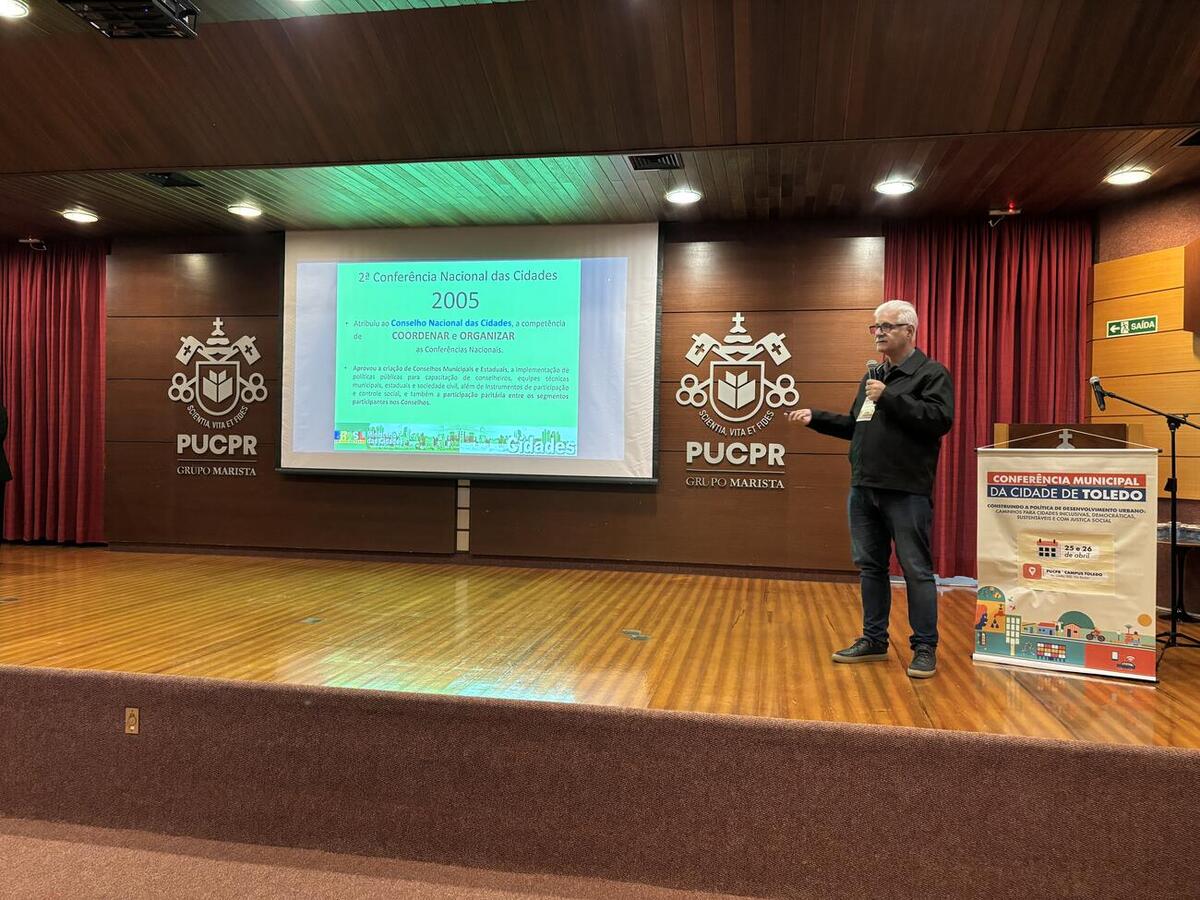 Foi realizada palestra sobre planejamento urbano, em cerimônia com diversas autoridades municipais