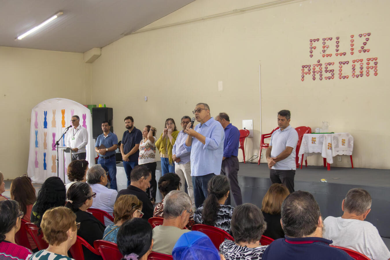 Prestigiada por autoridades, confraternização realizada nesta terça-feira (15) teve bênção ministrada por religiosos, encenação de peça de teatro e café da manhã 