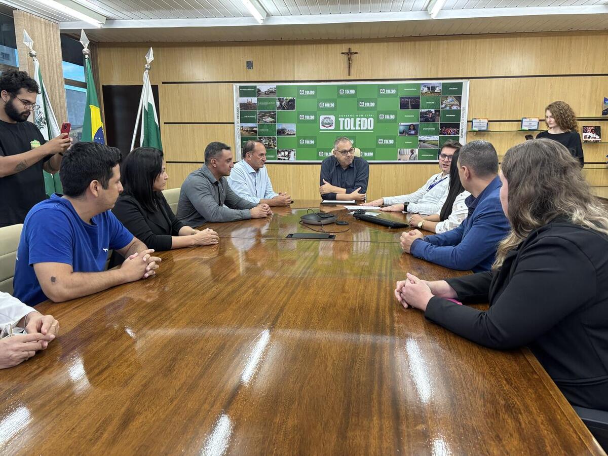 Termo de acordo coletivo foi assinado pelo prefeito Costenaro na presença do Sindicato dos Servidores Públicos Municipais de Toledo