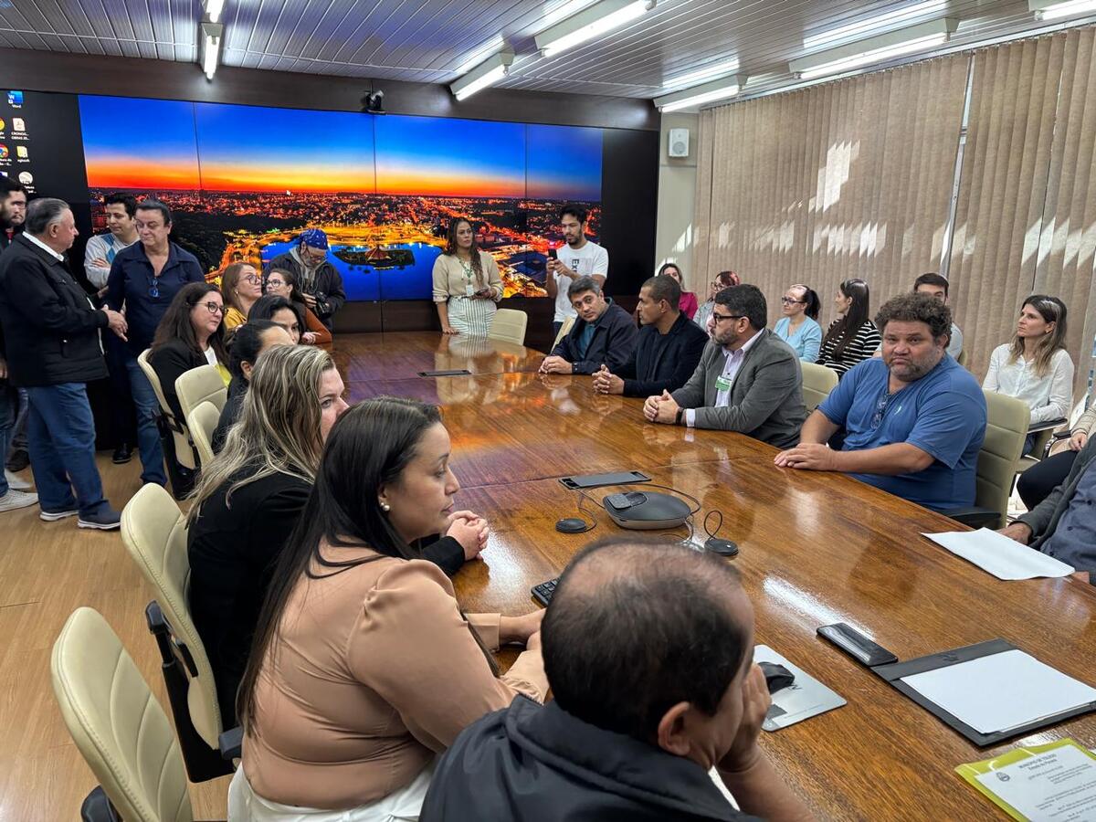 Leis tratam da redução da carga horária do cargo de nutricionista, repasse de recursos para o Consamu e para o Ciscopar, e fornecimento de turbantes para pacientes oncológicos