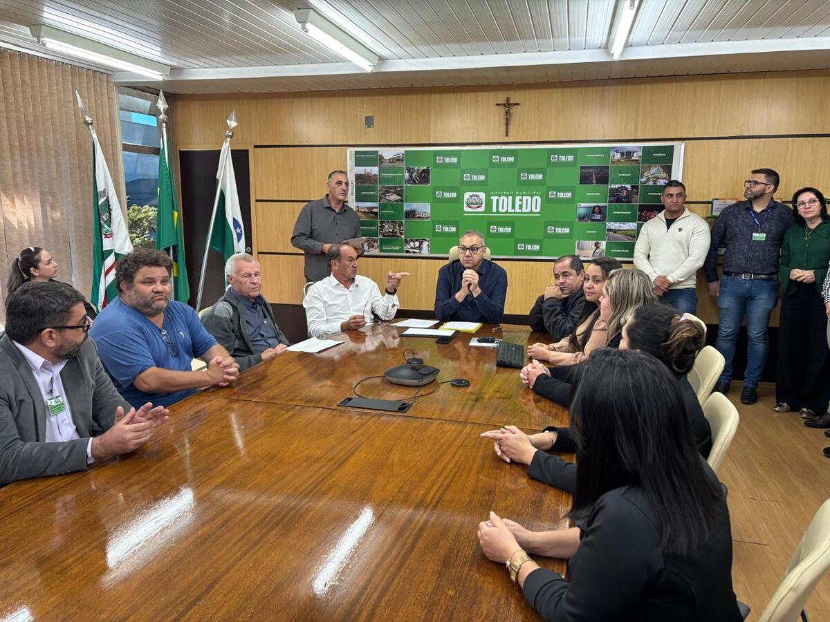 Leis tratam da redução da carga horária do cargo de nutricionista, repasse de recursos para o Consamu e para o Ciscopar, e fornecimento de turbantes para pacientes oncológicos