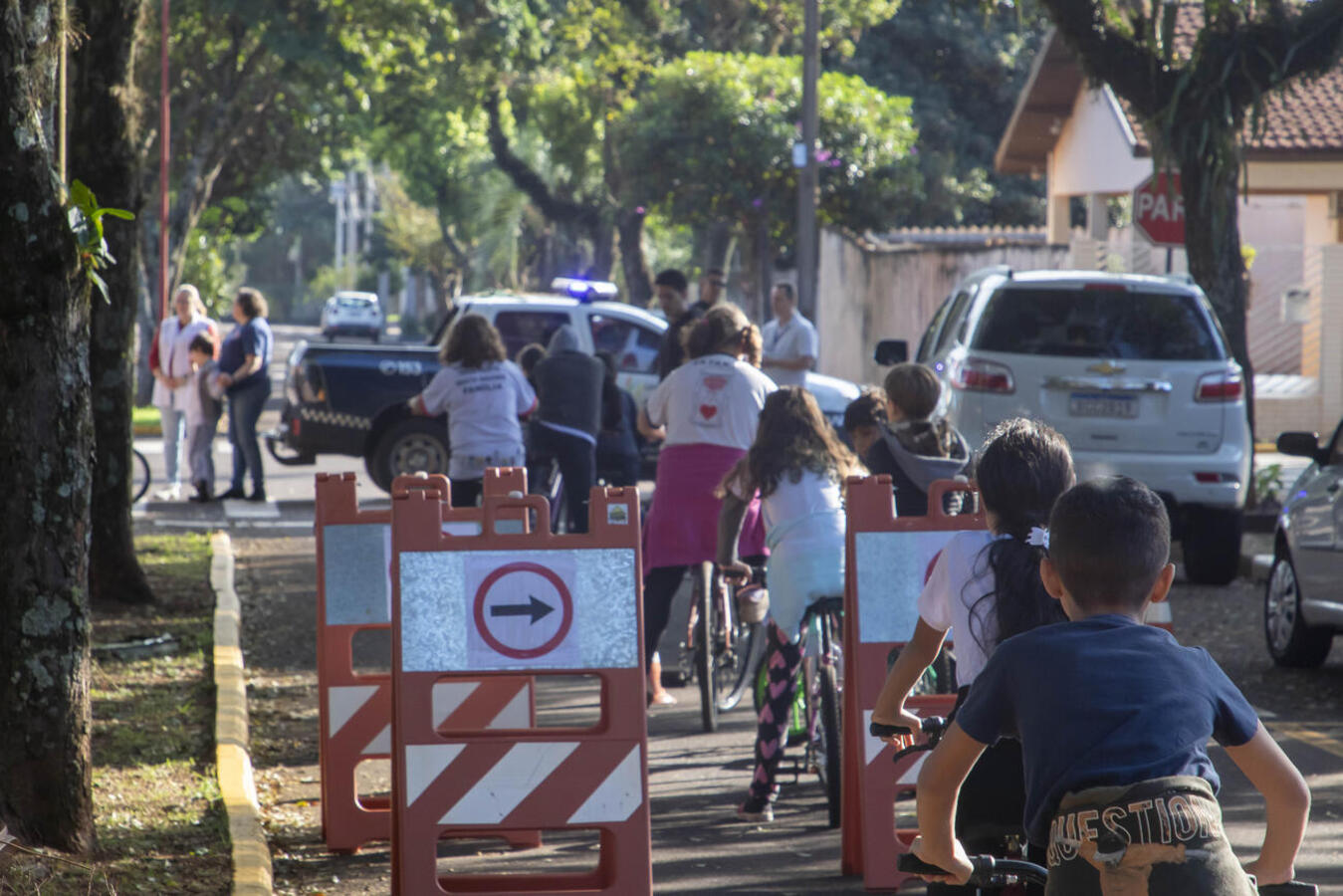 Atividade educativa ensina crianças como se portar de bicicleta no trânsito, além de adquirir destreza, também aprendem sobre a sinalização das vias