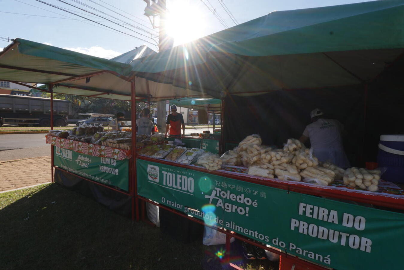 Realizado atualmente em 10 pontos do município, política pública beneficia mais de 50 famílias que aproveitam esta “vitrine” para incrementar a sua renda