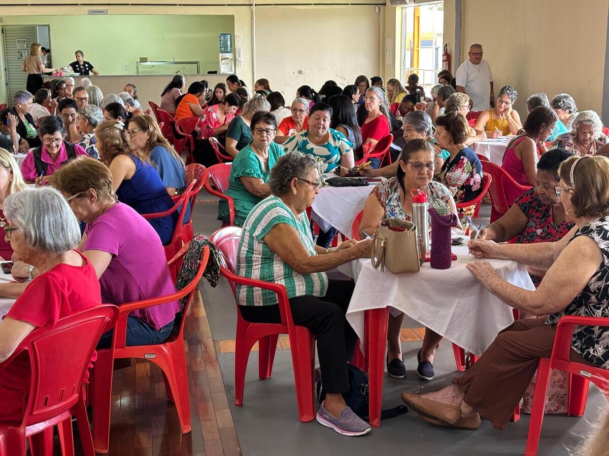 Prêmios e apresentações culturais marcaram a comemoração com cerca de 300 idosos em cada Certi