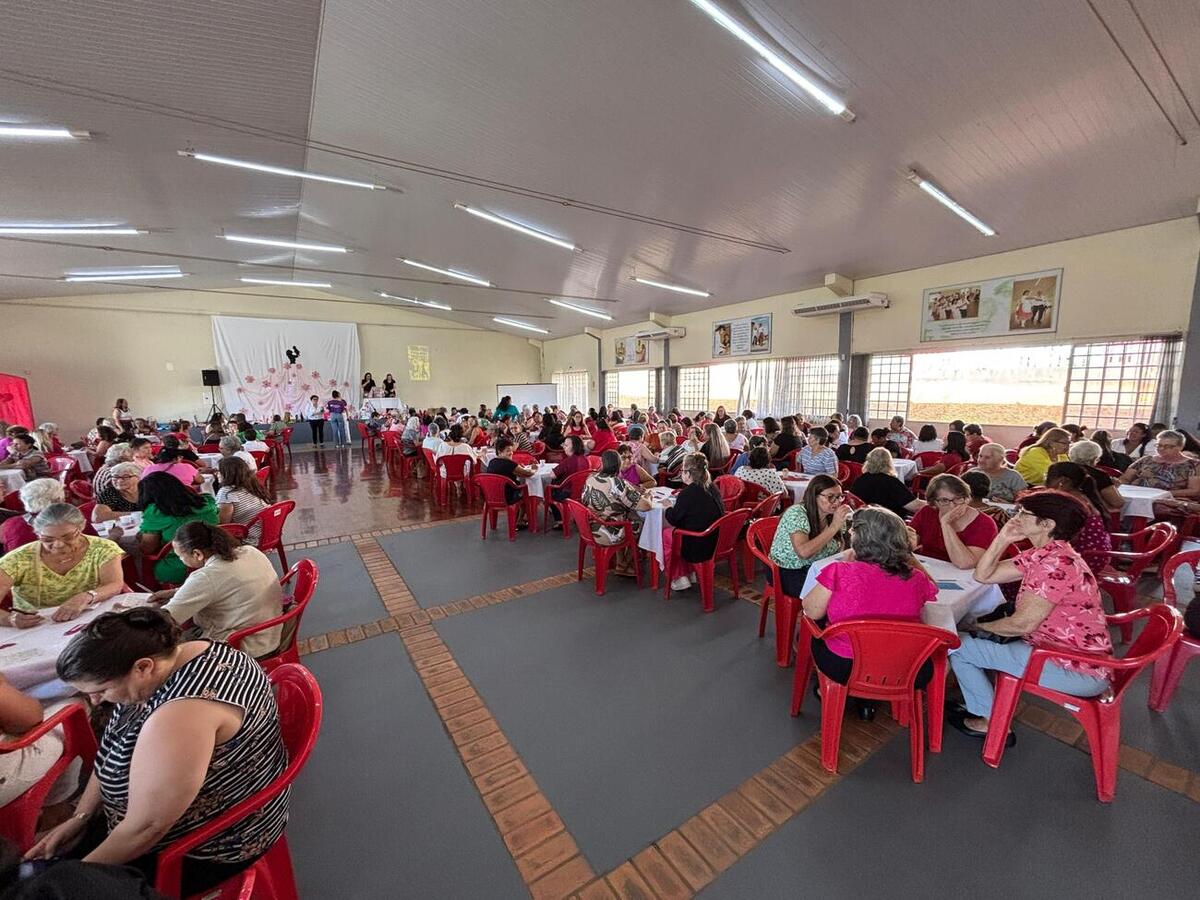 Prêmios e apresentações culturais marcaram a comemoração com cerca de 300 idosos em cada Certi