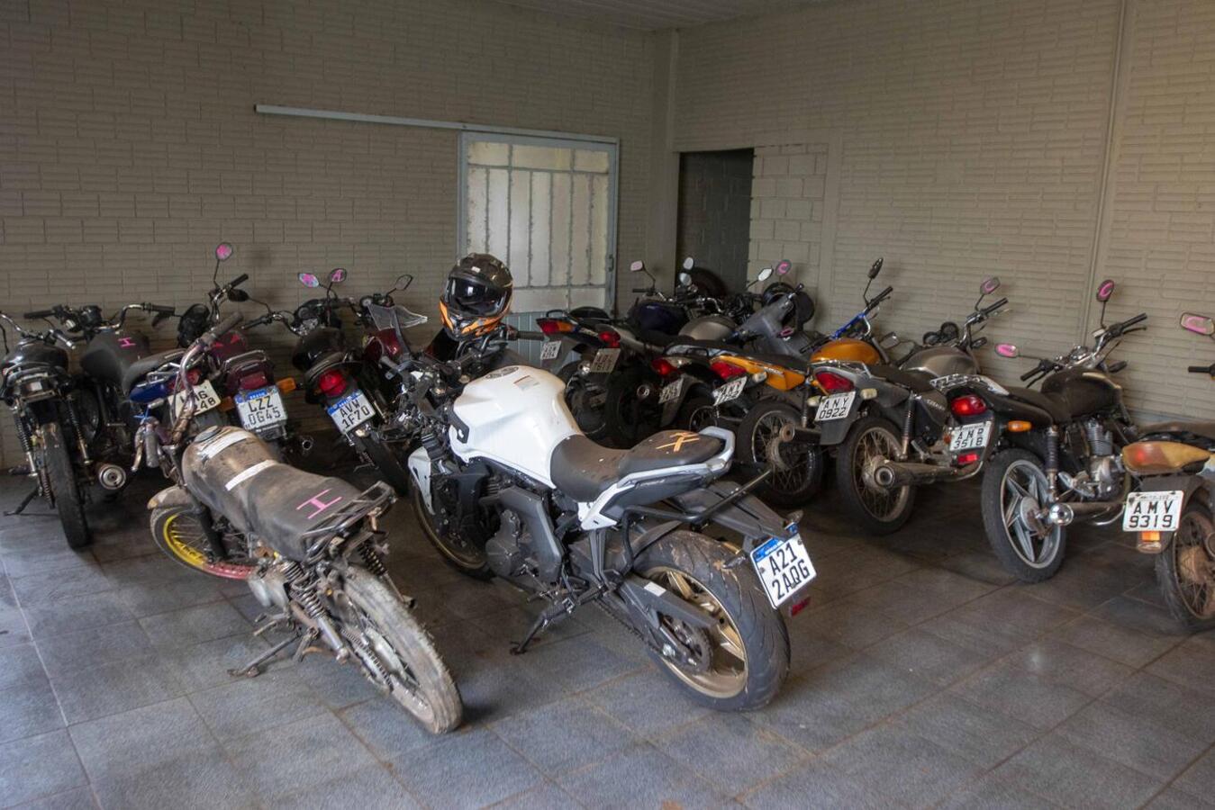 Os veículos leiloados estão há mais de 60 dias no pátio e não foram reclamados por seus proprietários