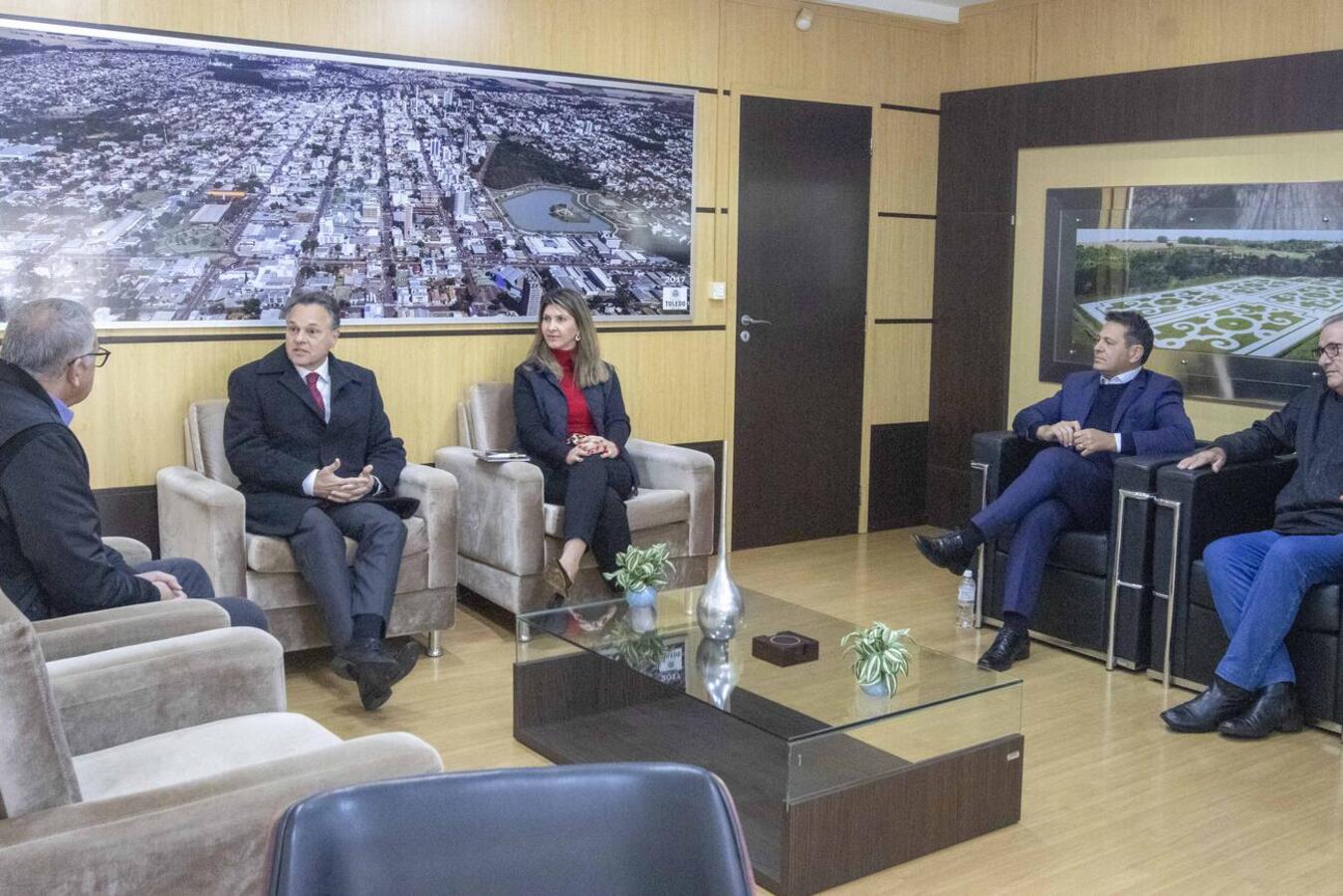 O Desembargador Luiz Osório Moraes Panza esteve em visita diplomática à Toledo e se reuniu com o prefeito Mario Costenaro, nesta sexta-feira (30)