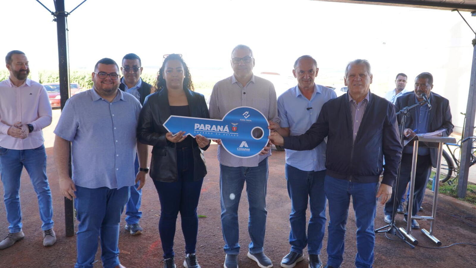 Moradores receberam orientações técnicas, manuais e as chaves das novas unidades habitacionais durante cerimônia com autoridades