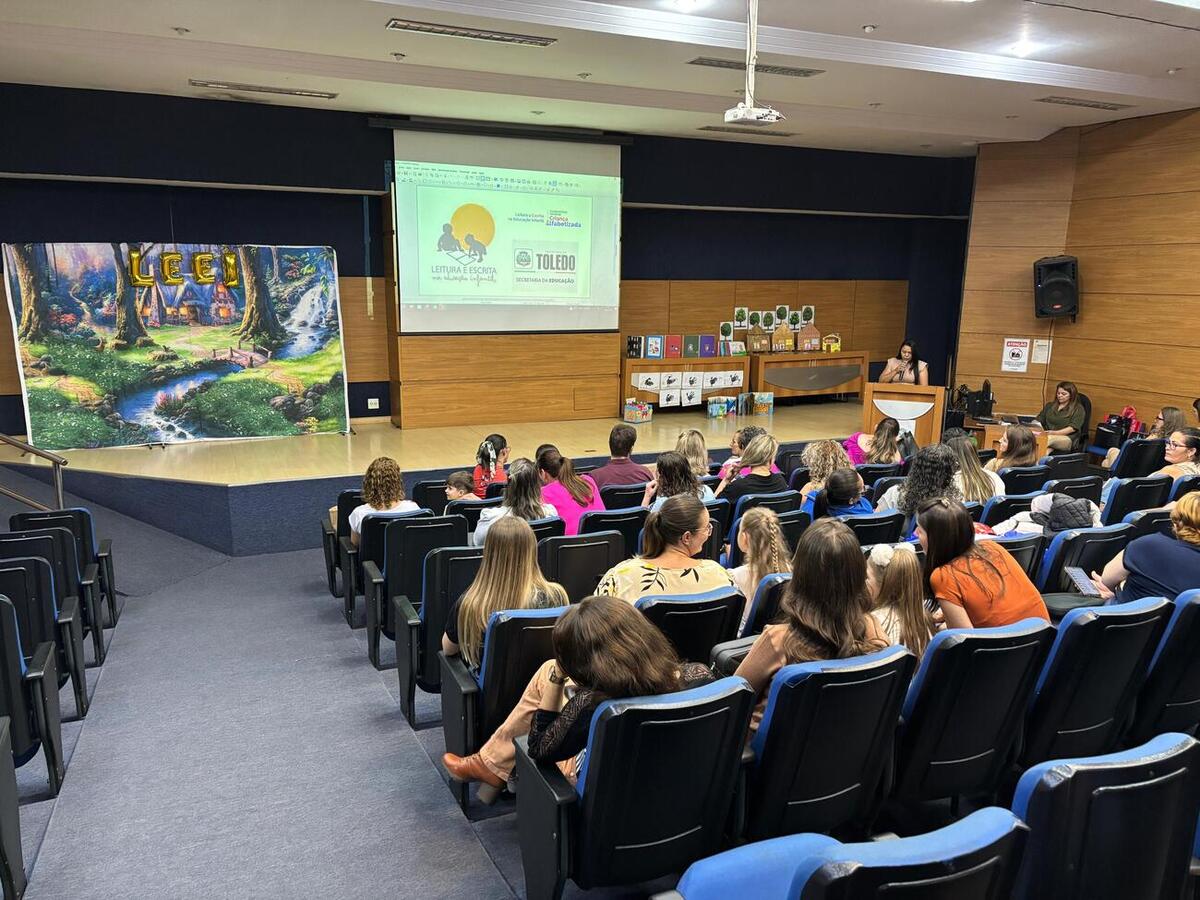 O evento contou com apresentação cultural e exposição de trabalhos desenvolvidos durante o projeto, pelas professoras cursistas e alunos