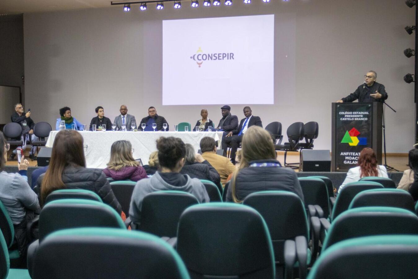 Foram realizadas palestras e apresentação dos selos de certificação para municípios que cumprem metas antirracistas