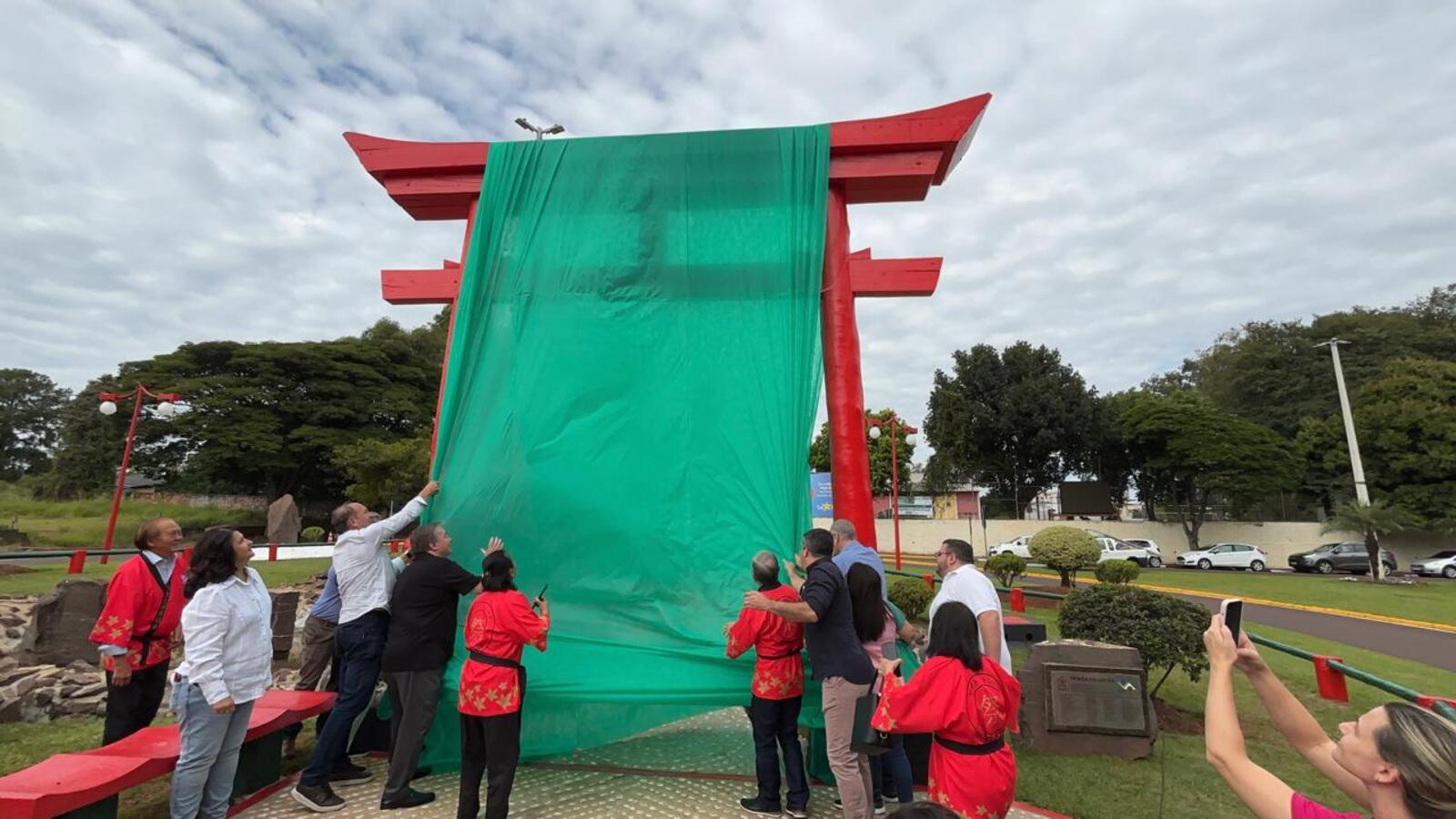 Espaço agora conta com cascata, roda d’água, ponte, e um portão Torii, símbolo do Japão