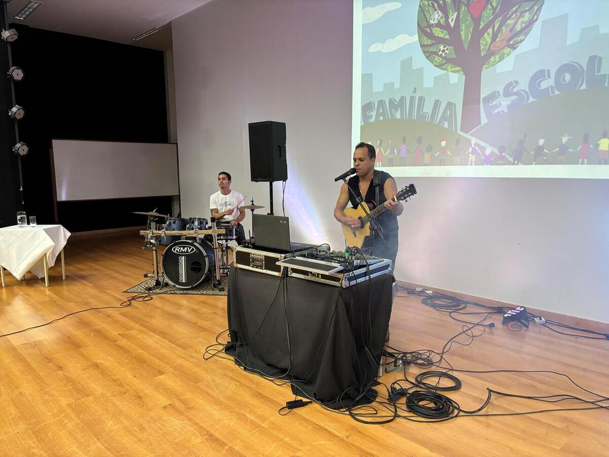 Evento contou com palestra de Renata Quani, da Secretaria de Estado da Educação (Seed), e show com a dupla Alcione e Breno