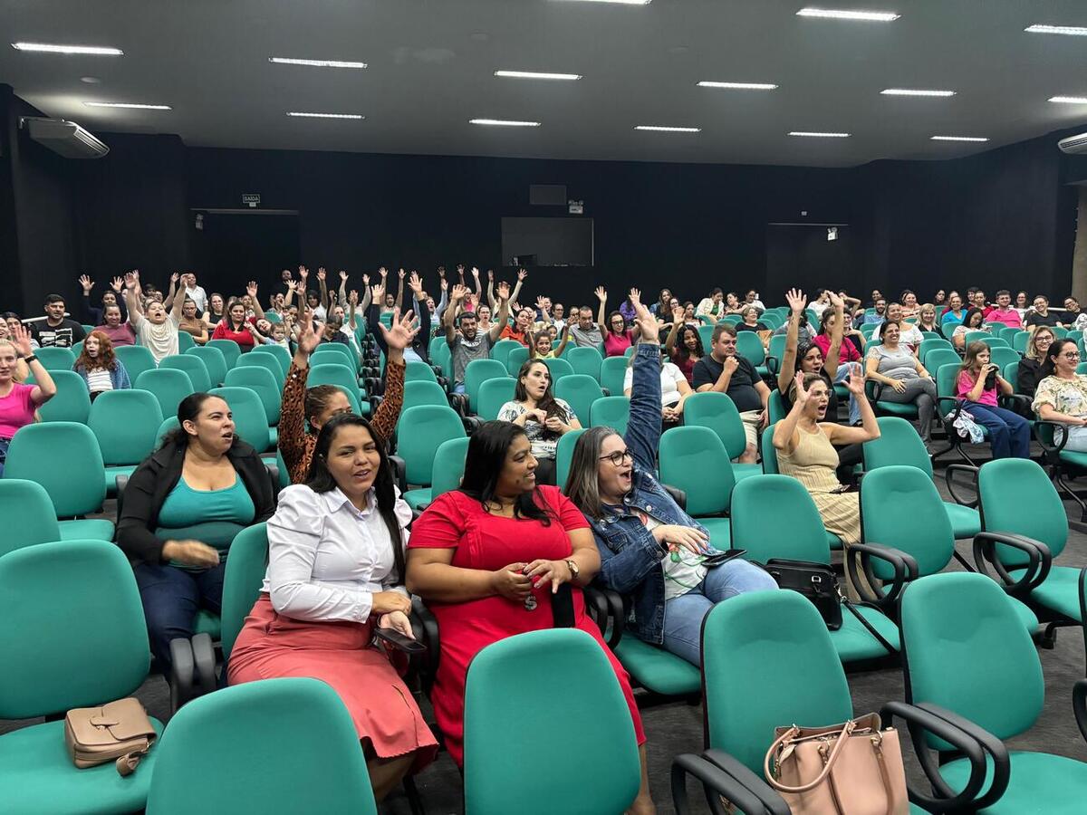 Evento contou com palestra de Renata Quani, da Secretaria de Estado da Educação (Seed), e show com a dupla Alcione e Breno