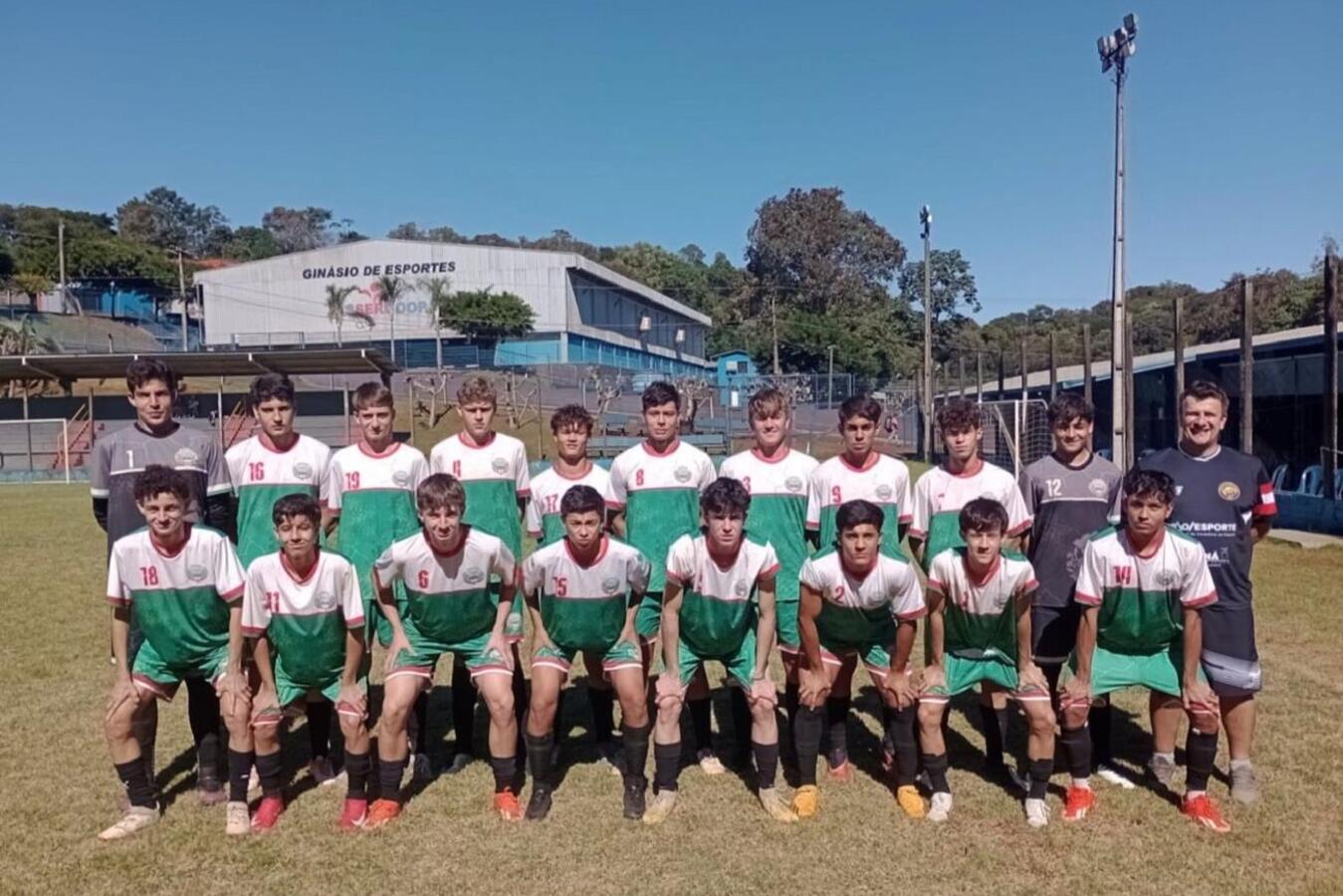 Associação Shogun conquistou 44 medalhas em etapa do regional ocorrida em Foz; no Bom de Bola, em Medianeira, município passou às semifinais em 2 categorias 