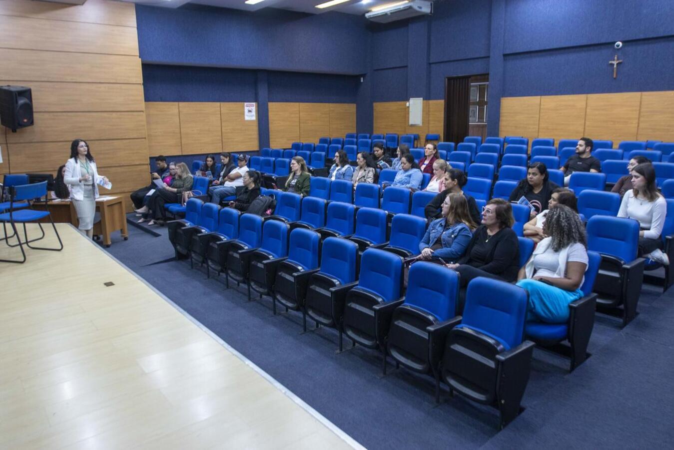 Na manhã desta terça-feira (13) a Secretaria de Recursos Humanos realizou a posse de 20 novos servidores para o município