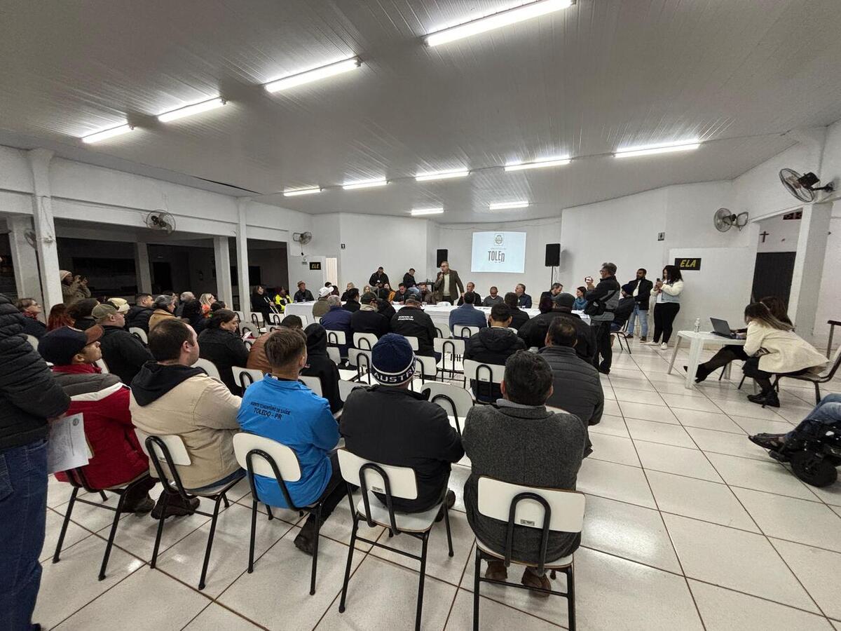 Participaram da reunião a equipe da gestão municipal, lideranças do bairro, vereadores e moradores para debater ações locais