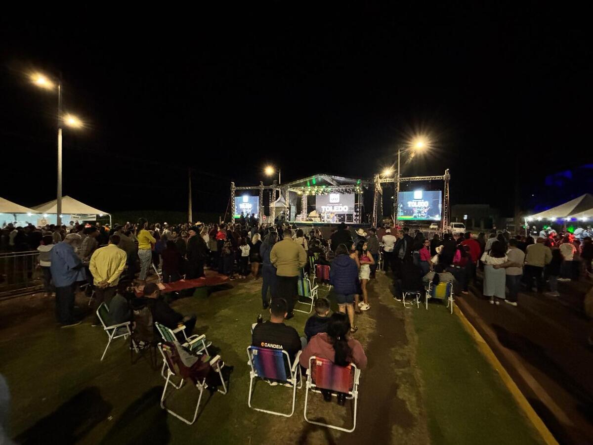 O cantor Baitaca arrastou milhares de pessoas que foram ao Alto da Avenida Maripá neste feriado de 1º de maio com suas canções tradicionalistas
