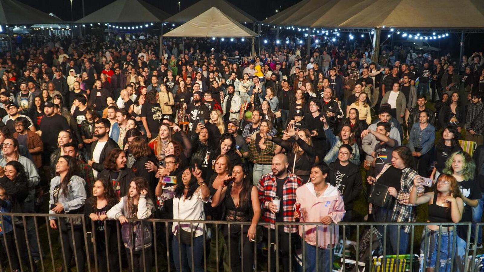 Cerca de 8 mil rockeiros prestigiaram o 4º Tooledo Rock Festival e contagiaram boas energias durante os três dias de evento