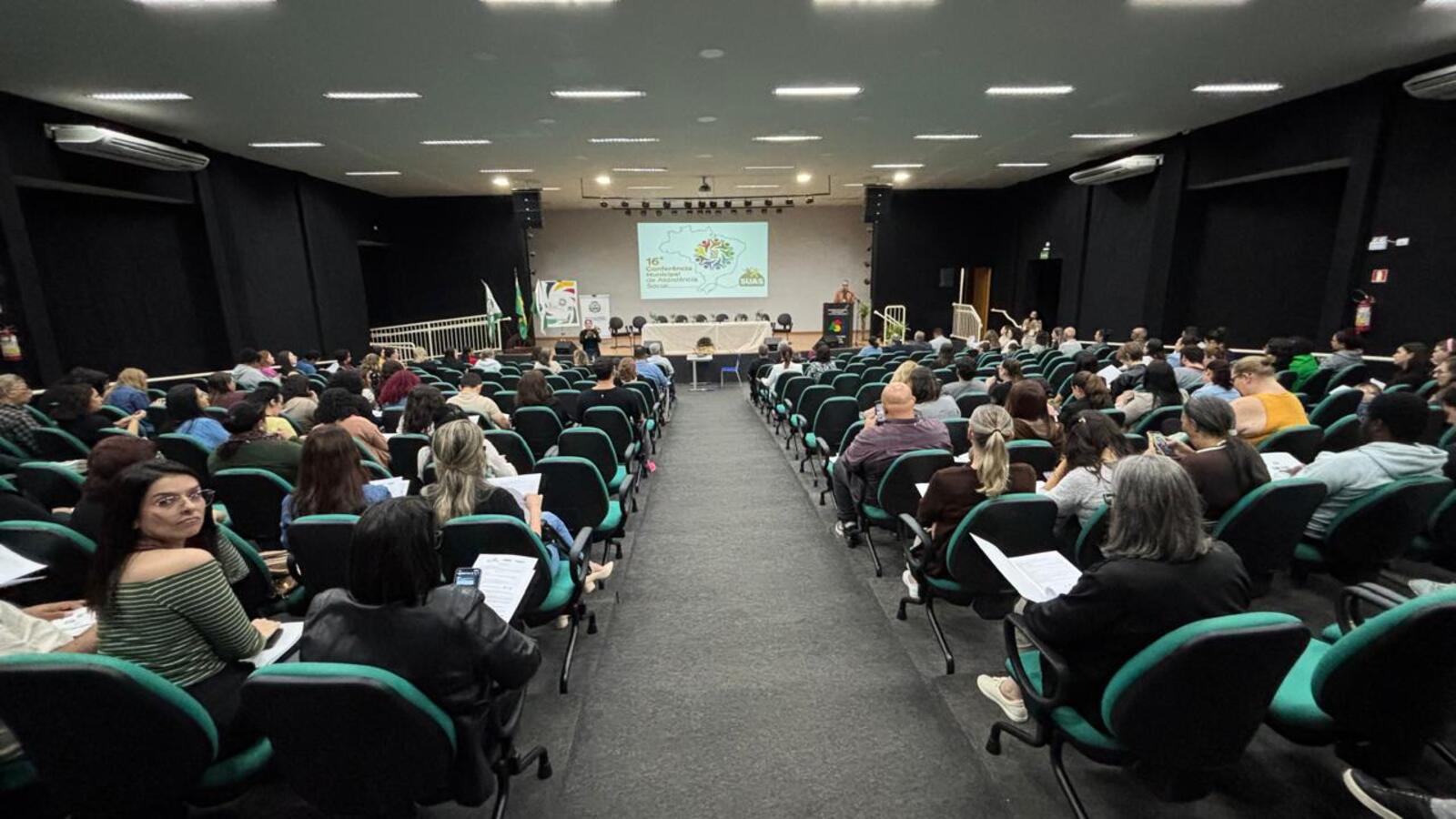 Evento reuniu poder público e sociedade civil para avaliar e propor melhorias ao SUAS no município