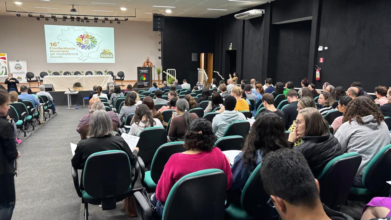 Evento reuniu poder público e sociedade civil para avaliar e propor melhorias ao SUAS no município