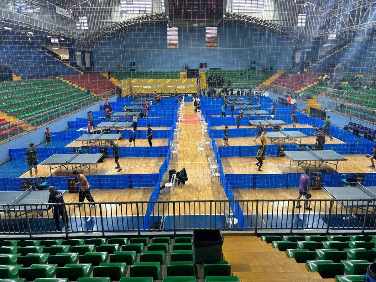Aproximadamente 500 atletas de 50 equipes de diversos estados do Brasil
