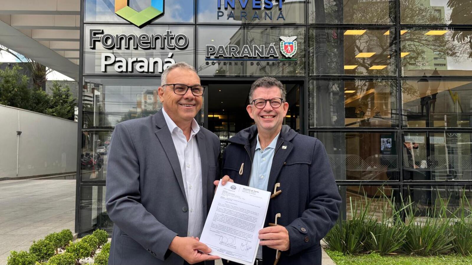 Em Curitiba, prefeito Mario Costenaro se reuniu com José Eduardo Bekin, diretor-presidente da Invest Paraná (Crédito: Márcio Pimentel)