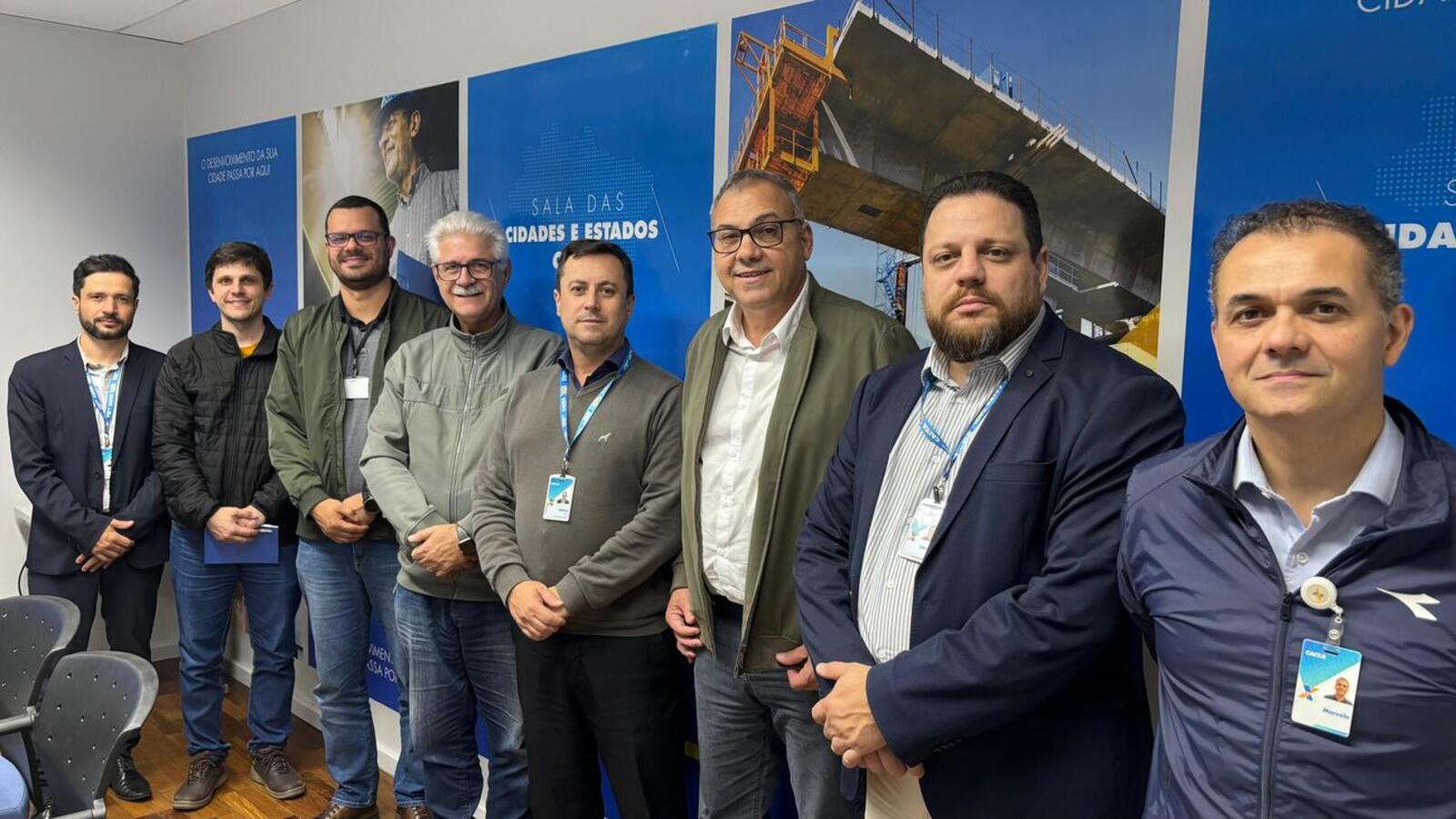 Prefeito Mario Costenaro e o secretário Ronald Drabik (Planejamento, Habitação, Urbanismo e Mobilidade) estiveram na Superintendência Regional Oeste (Crédito: Márcio Pimentel/Secom)