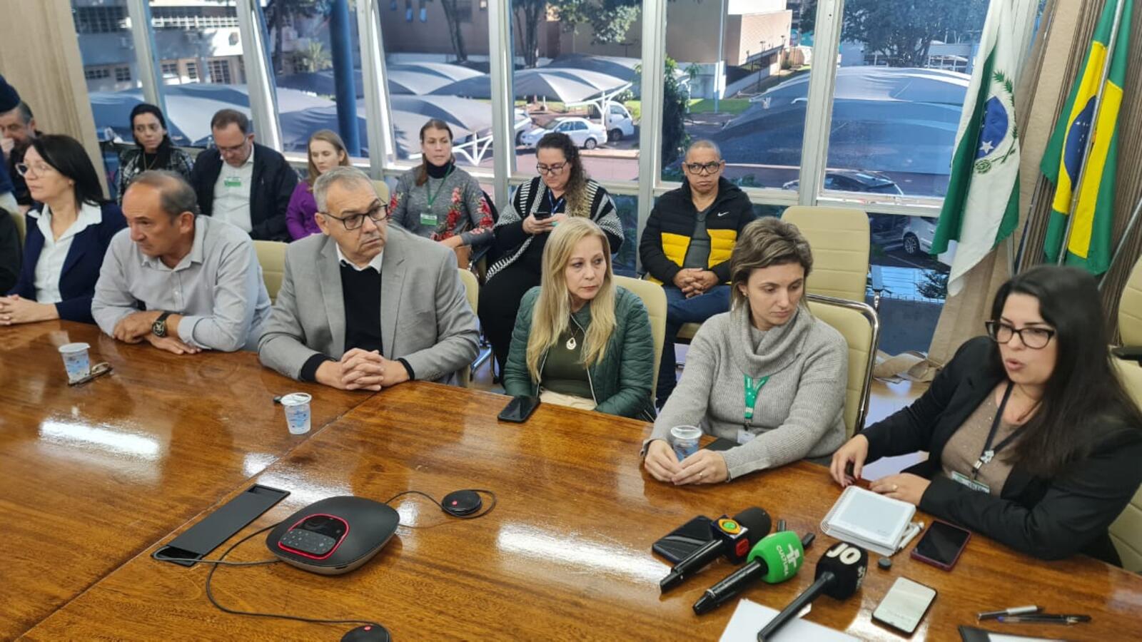 Em coletiva de Imprensa, prefeito Mario Costenaro e secretária de Saúde, Adriane Monteiro anunciam horário estendido de unidades e criação de Unidade Sentinela 