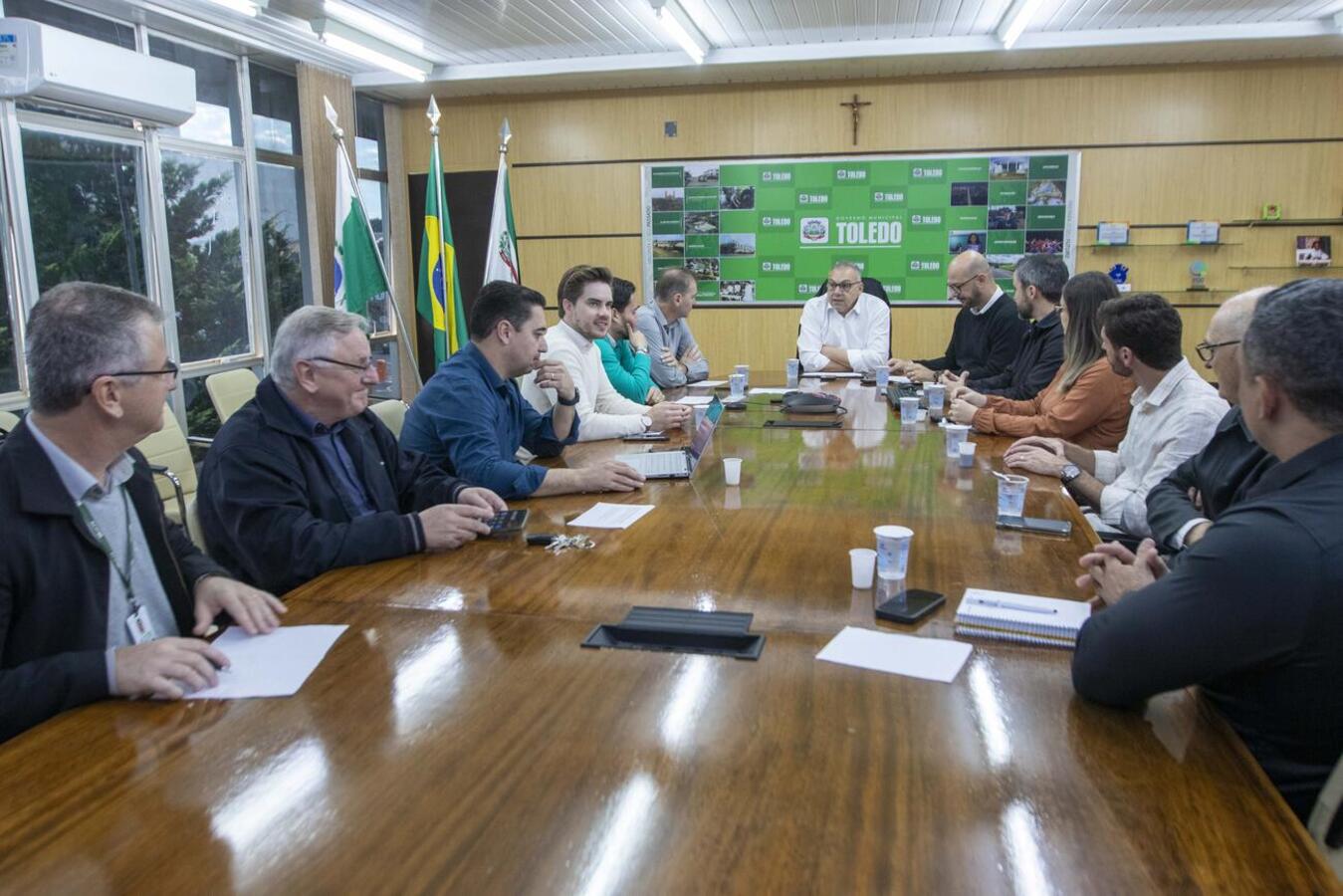 Nesta quarta-feira (4) a alta cúpula da Associação Comercial e Empresarial de Toledo (Acit) se encontrou com o prefeito Mario Costenaro para discutir alguns pontos de melhora no município
