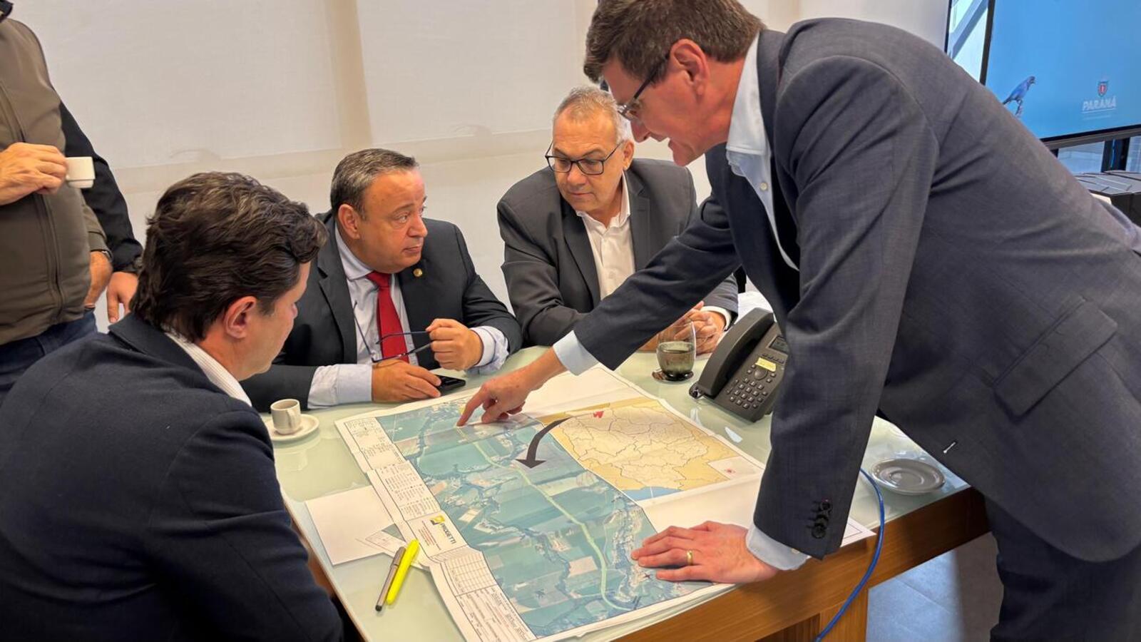 Secretário Guto Silva se comprometeu em apresentar a proposta ao governador Ratinho Junior nos próximos dias (Crédito: Márcio Pimentel)