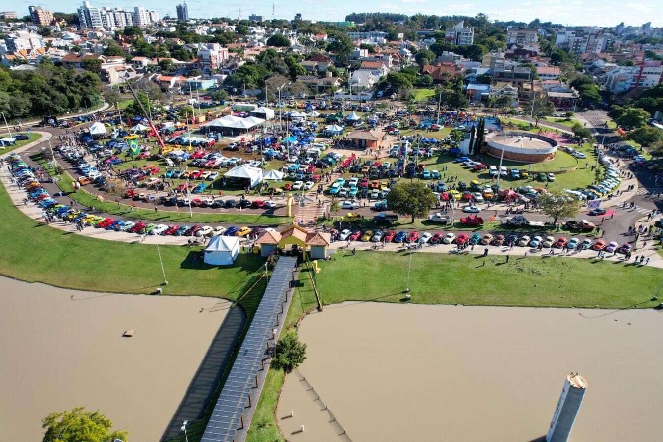 Evento contou com 1.258 veículos participantes e show com a banda Jam Session