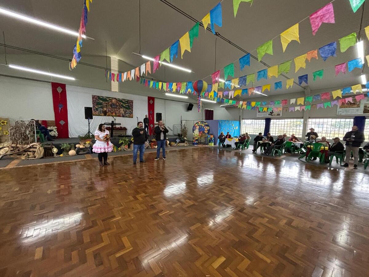 Evento celebrou a tradição junina com apresentações, comidas típicas e fortalecimento de vínculos comunitários