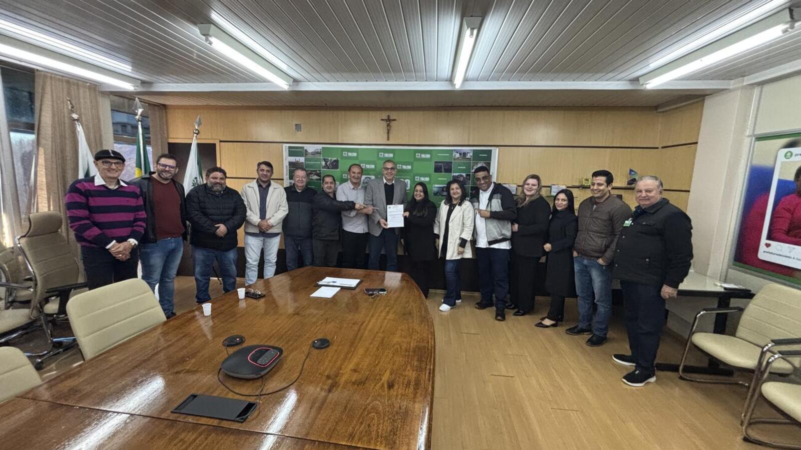Ato na manhã desta quarta-feira (11) foi marcado por elogios do Ser Toledo e de vereadores ao decreto que estabelece pagamento de benefício será em pecúnia
