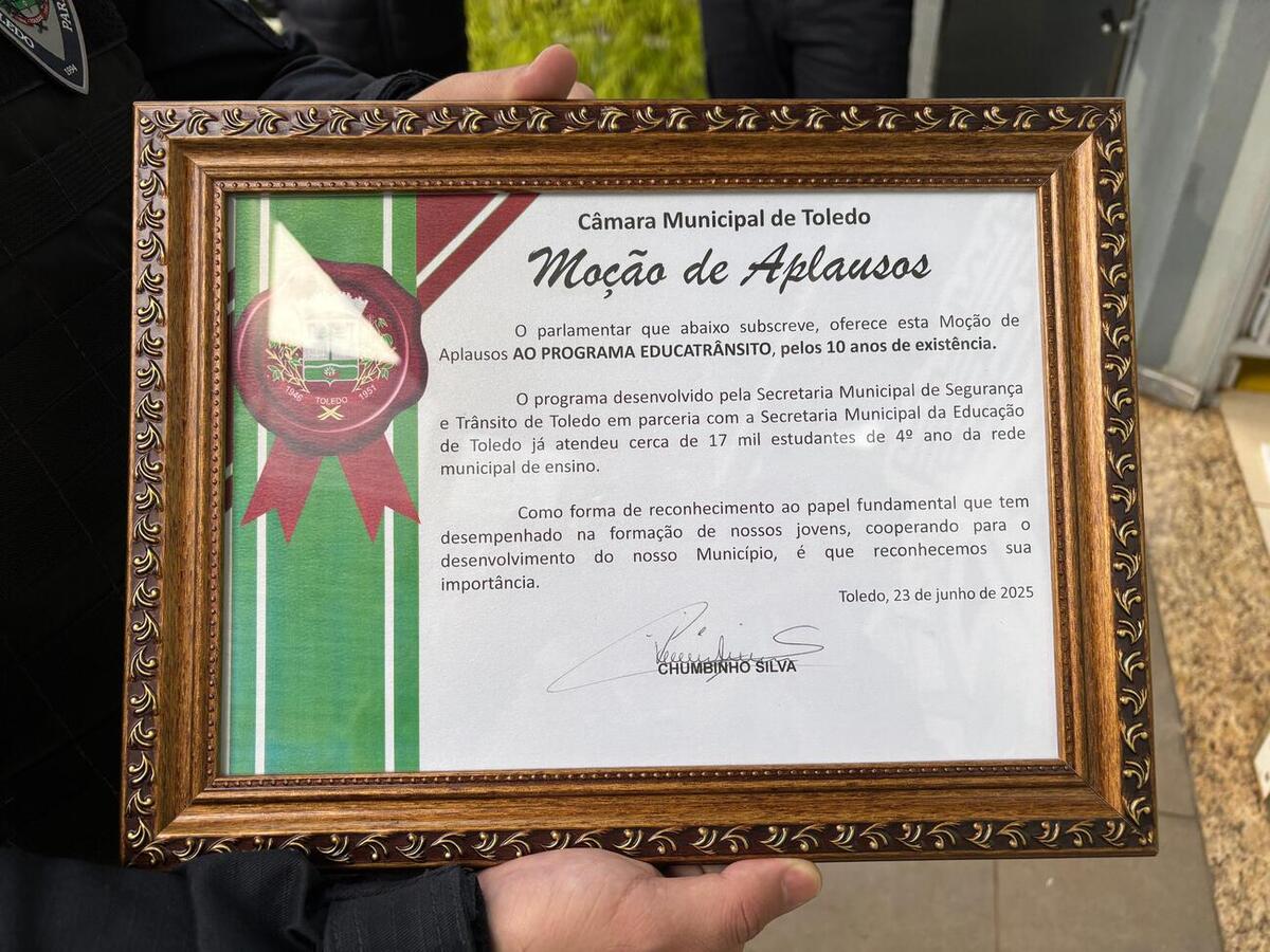 Equipe recebeu uma Moção de Aplausos pelos 10 anos de atividades e pelos mais de 17 mil alunos atendidos