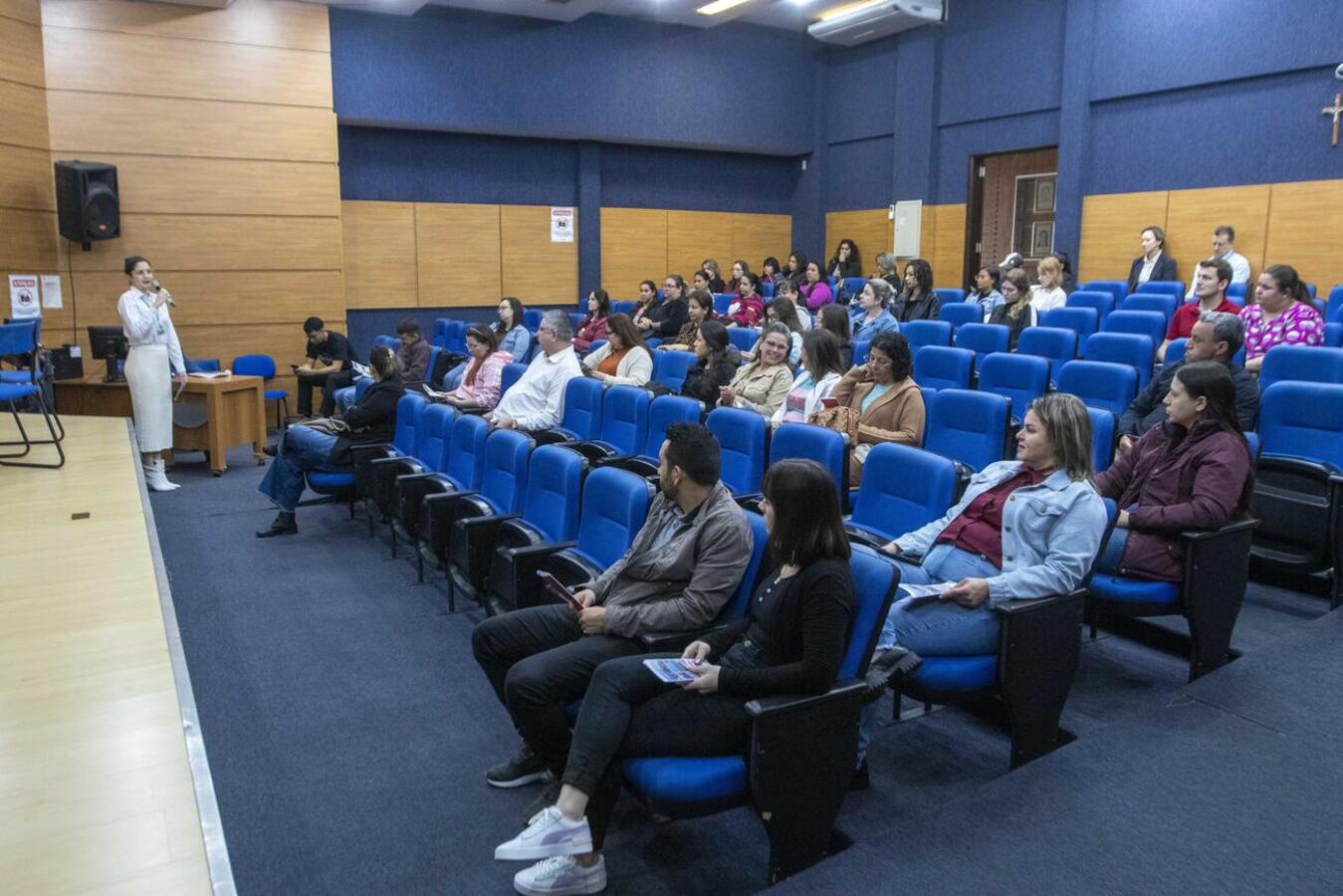Nesta terça-feira (17) a Prefeitura de Toledo realizou a posse de 47 novos servidores para o município, sendo que 22 foram professores, chegando a marca de 385 profissionais contratados