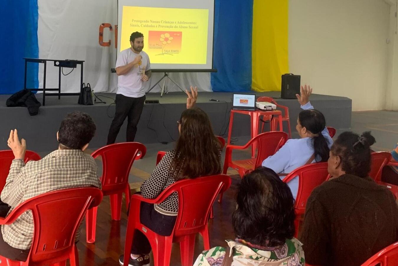 Realizada na manhã desta sexta-feira (6), ação conclui campanha que visa conscientizar e combater o abuso e a exploração sexual de crianças e adolescentes