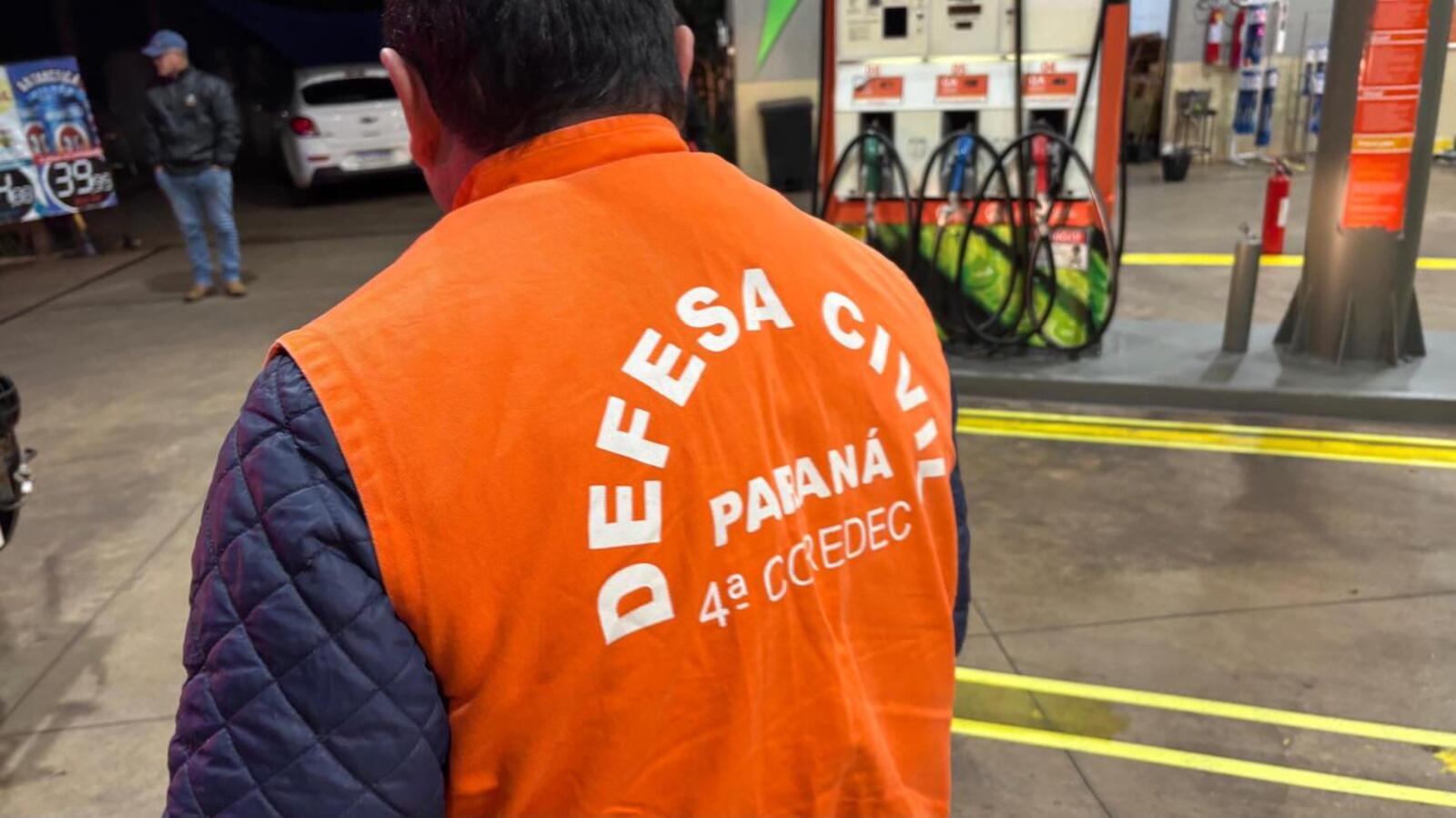 Ação foi realizada após denúncia de um suposto vazamento de combustível num posto. Felizmente não houve nenhum incidente e estabelecimento foi fechado por decisão do IAT