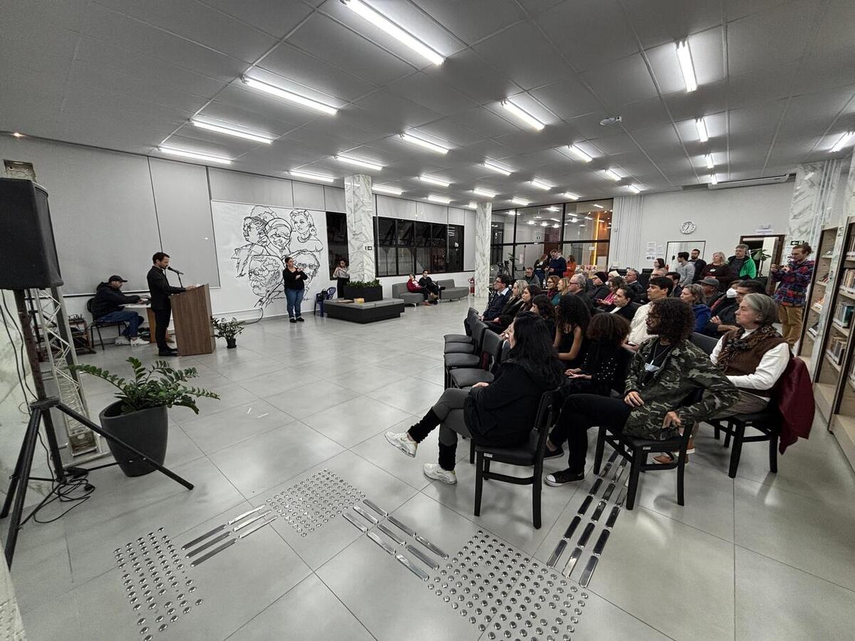 Evento ocorreu na Biblioteca Pública e também foi transmitido online